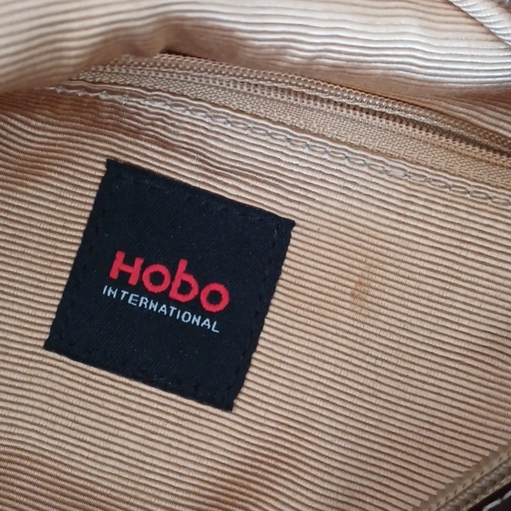 Hobo Medium Size Clutch - Picture 11 of 14